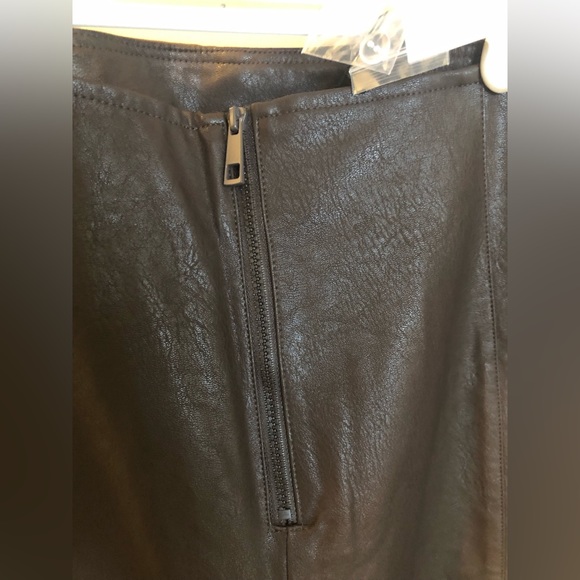 Tag on sisters and seekers brown faux leather pants - Picture 9 of 9